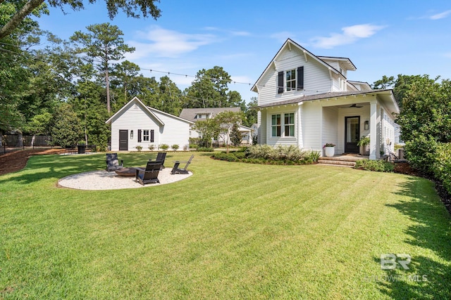 back of house featuring a lawn