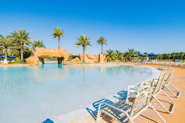 view of swimming pool