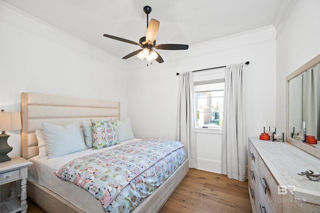902 Inlet Cir, Gulf Shores, AL 36542 - bedroom with crown molding, wood finished floors, and ceiling fan