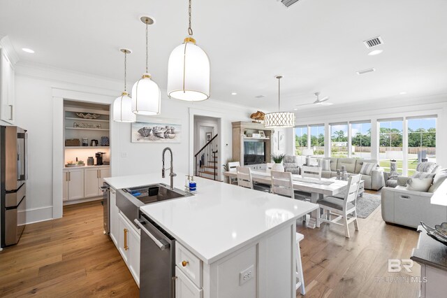 902 Inlet Cir, Gulf Shores, AL 36542 - kitchen featuring visible vents, light wood-type flooring, a sink, appliances with stainless steel finishes, and open floor plan