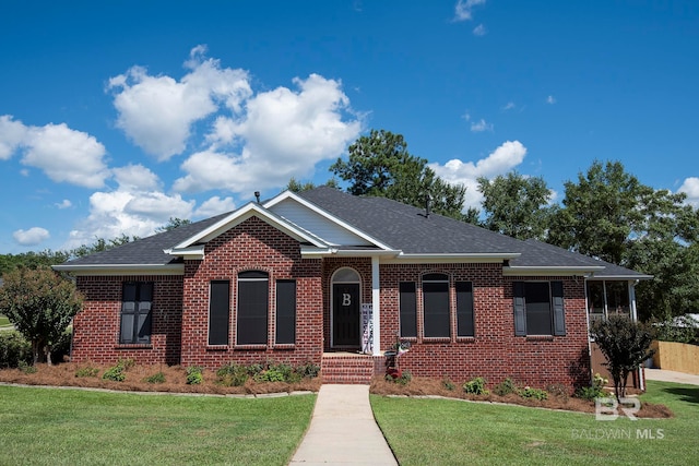 view of front of property with a front lawn