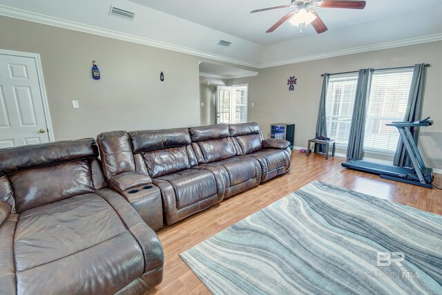 living room featuring crown molding, ceiling fan, and light hardwood / wood-style floors