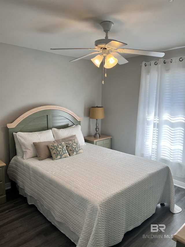 bedroom featuring dark wood finished floors and a ceiling fan