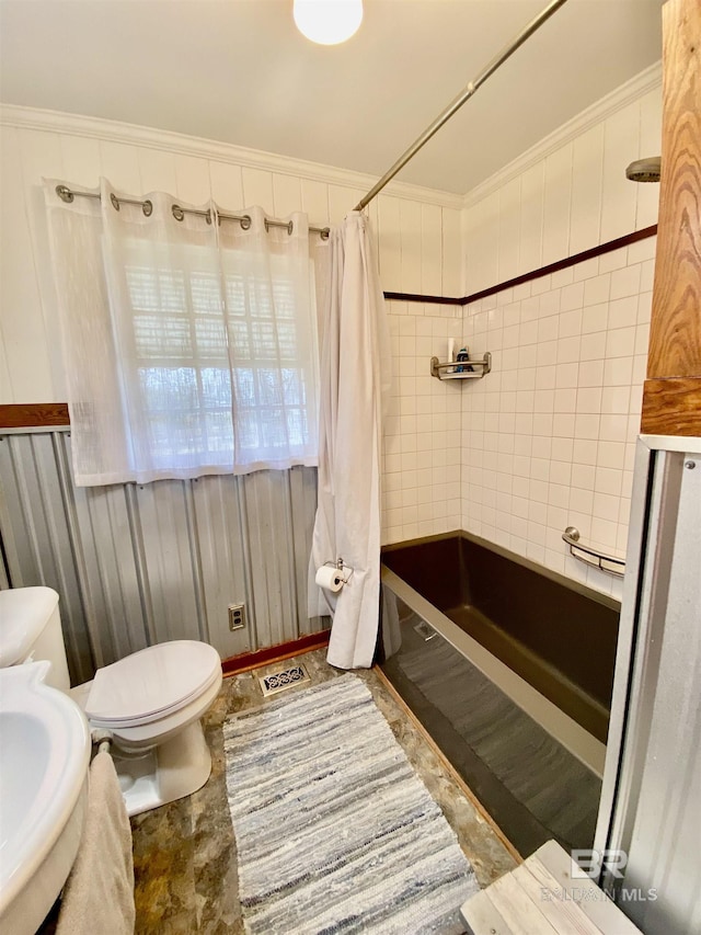 bathroom with visible vents, a sink, ornamental molding, shower / tub combo, and toilet