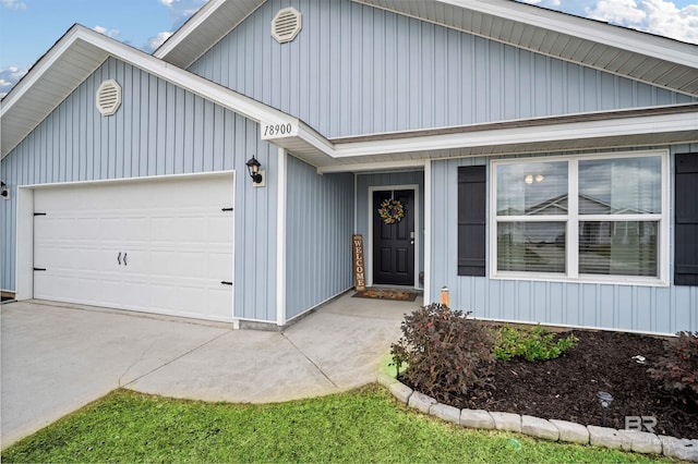 single story home featuring a garage