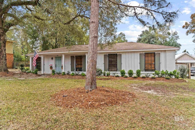56 Deferriet Ct, Fairhope, AL 36532 - view of front facade featuring a front lawn