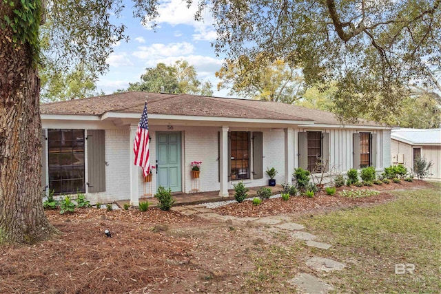 56 Deferriet Ct, Fairhope, AL 36532 - ranch-style home featuring brick siding and covered porch