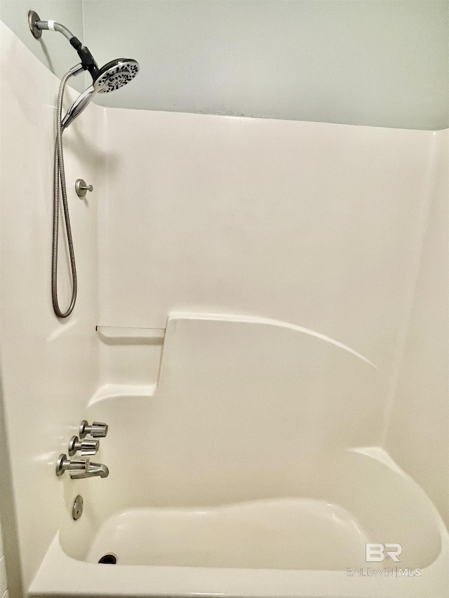 bathroom featuring shower / bathing tub combination