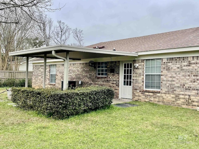 back of house featuring a lawn