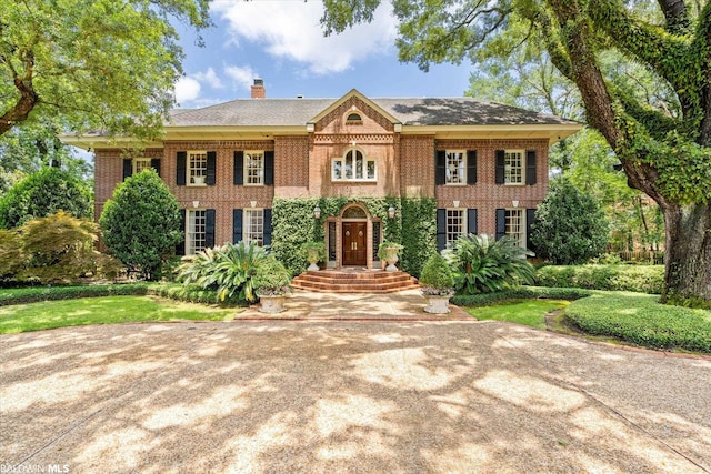 view of front of home with a front yard