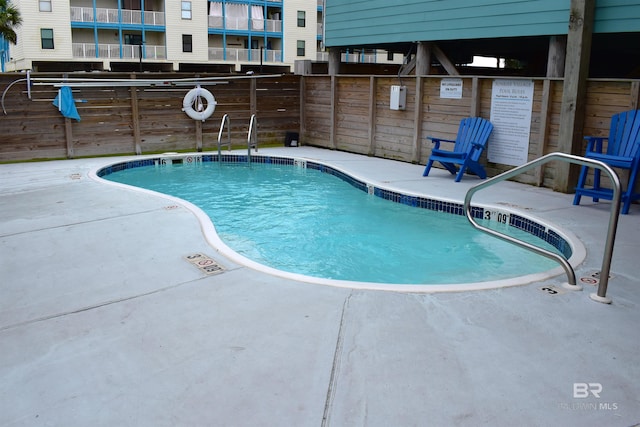 view of swimming pool