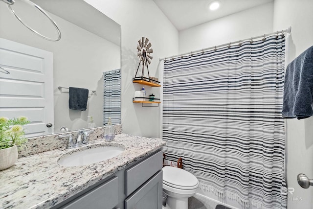 full bath with recessed lighting, vanity, toilet, and a shower with curtain