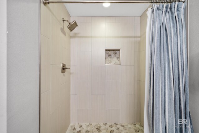 1524 W Beach Blvd Unit 506, Gulf Shores, AL 36542 - bathroom featuring a shower with shower curtain