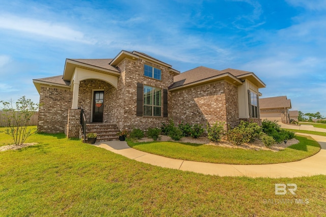 view of front of home featuring a front lawn