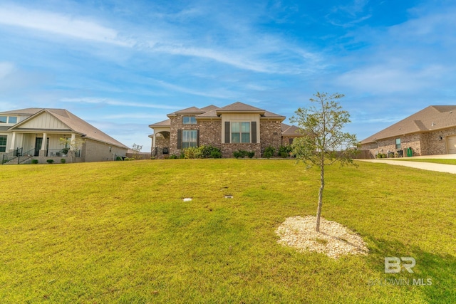 single story home with a front lawn