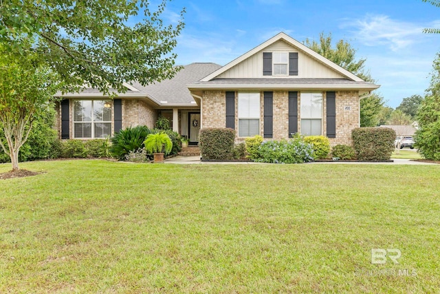 view of front of home with a front lawn