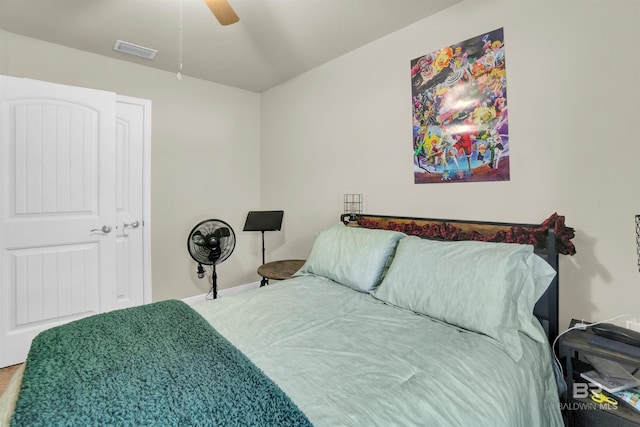 bedroom with ceiling fan