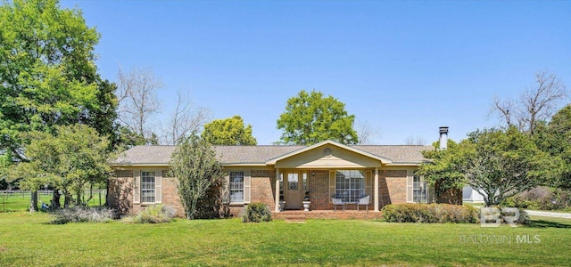 single story home featuring a front lawn