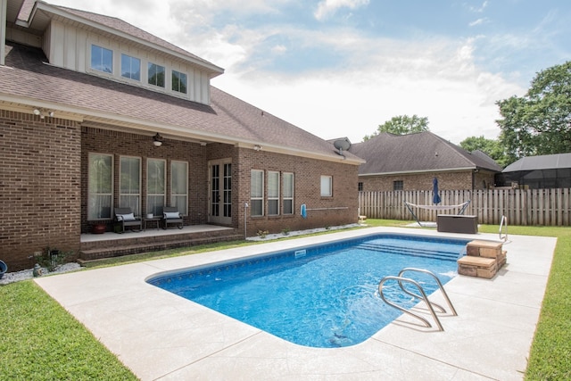 view of swimming pool with a patio and ceiling fan