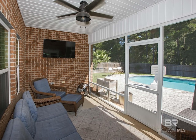 sunroom with ceiling fan