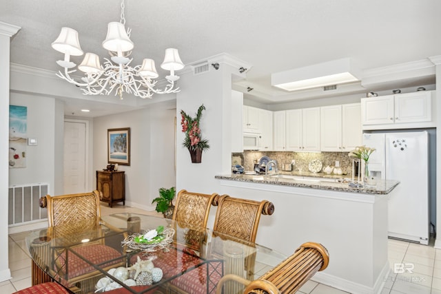 dining room with visible vents, crown molding, and light tile patterned floors