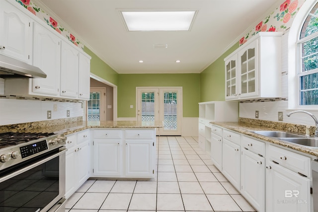 19711 Hunters Loop, Fairhope, AL 36532 - kitchen featuring stainless steel gas range oven, a sink, under cabinet range hood, glass insert cabinets, and white cabinets