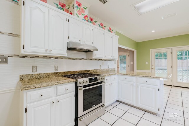 19711 Hunters Loop, Fairhope, AL 36532 - kitchen with gas stove, under cabinet range hood, and white cabinets