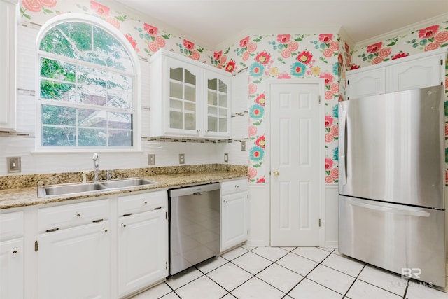 19711 Hunters Loop, Fairhope, AL 36532 - kitchen with appliances with stainless steel finishes, crown molding, wallpapered walls, a sink, and white cabinets