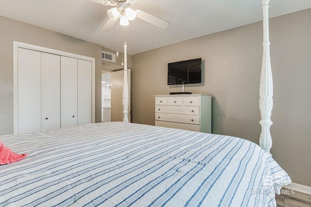 bedroom featuring ceiling fan and a closet