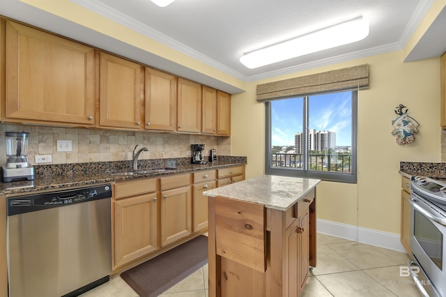 kitchen with crown molding, stainless steel appliances, backsplash, a sink, and dark stone counters