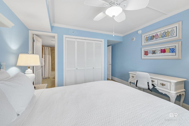 bedroom with ornamental molding, a closet, a ceiling fan, and baseboards