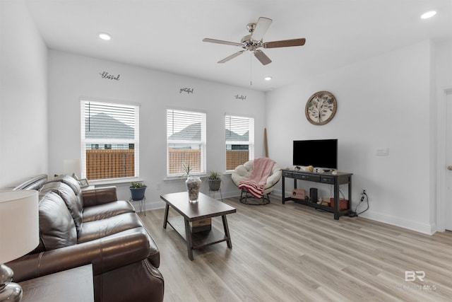 living room with recessed lighting, baseboards, light wood-style floors, and ceiling fan