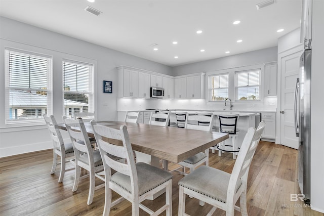 dining space featuring baseboards, recessed lighting, visible vents, and light wood-style floors