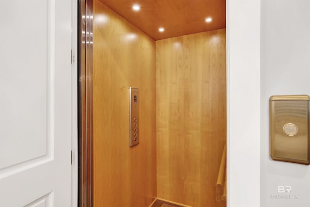 room details featuring elevator