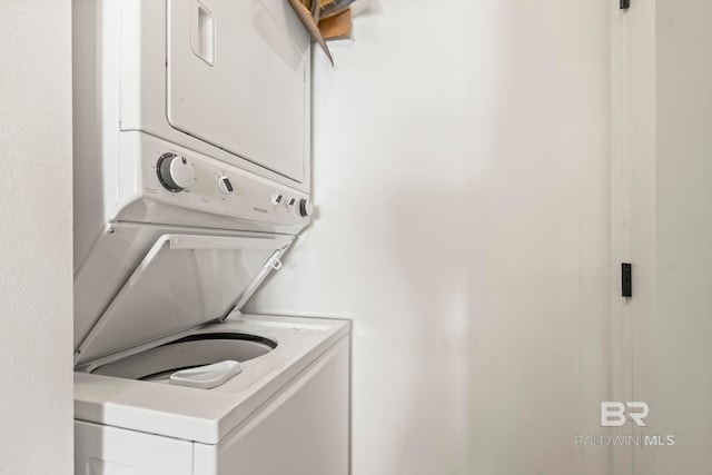 527 Beach Club Trl Unit C908, Gulf Shores, AL 36542 - laundry room with stacked washer / drying machine and laundry area