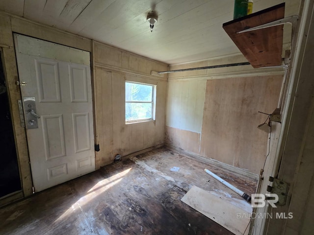 206 E Granberry St, Brewton, AL 36426 - entryway with wood ceiling