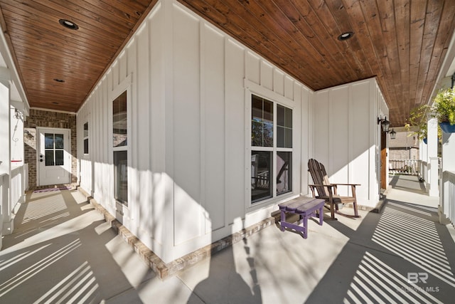 view of patio / terrace with covered porch