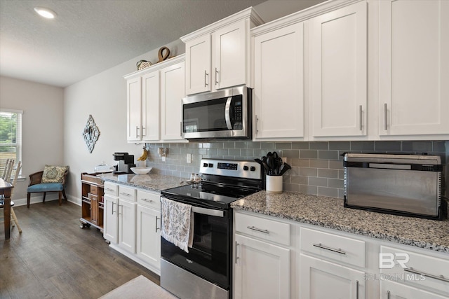 10487 Sand Dune Ave, Mobile, AL 36695 - kitchen with stainless steel appliances, tasteful backsplash, baseboards, white cabinetry, and a textured ceiling