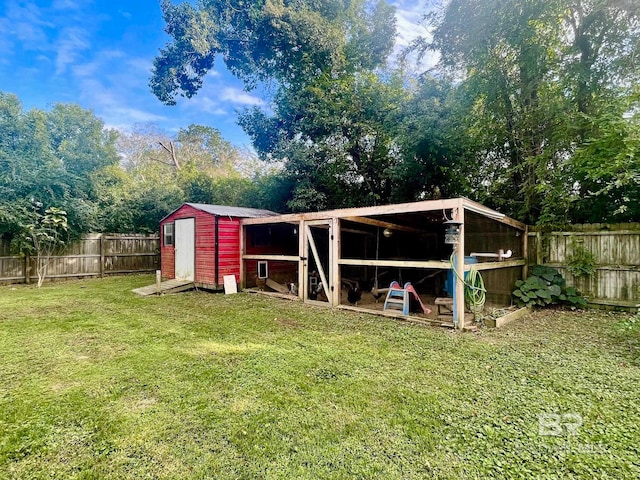 view of outdoor structure with a yard