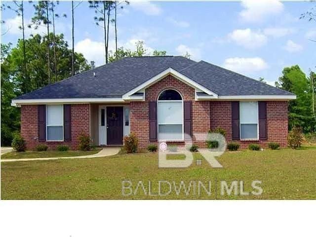 ranch-style home with a front yard