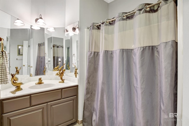 full bath with curtained shower and vanity