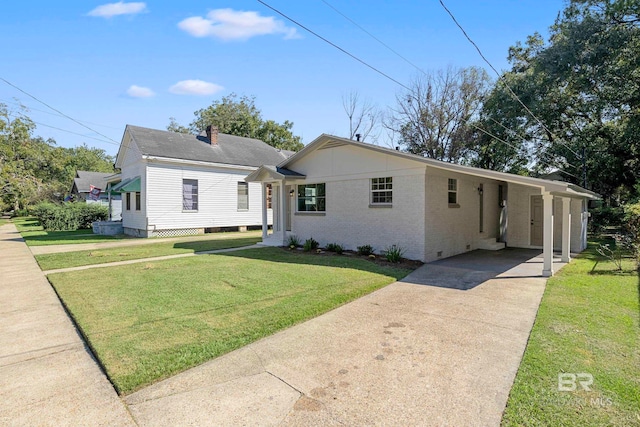 view of front of house with a front yard and a carport