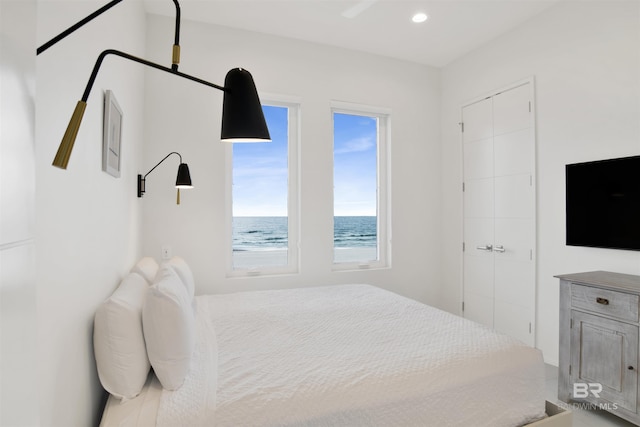 bedroom with ceiling fan