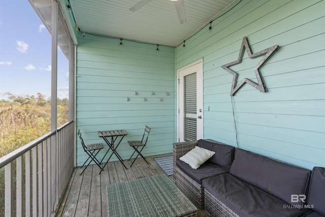 sunroom featuring ceiling fan