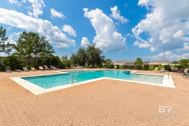 view of swimming pool featuring a patio