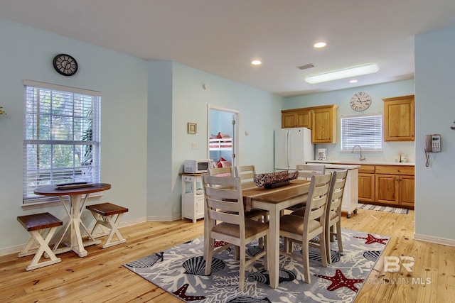 dining room featuring light wood-style flooring, visible vents, baseboards, and recessed lighting