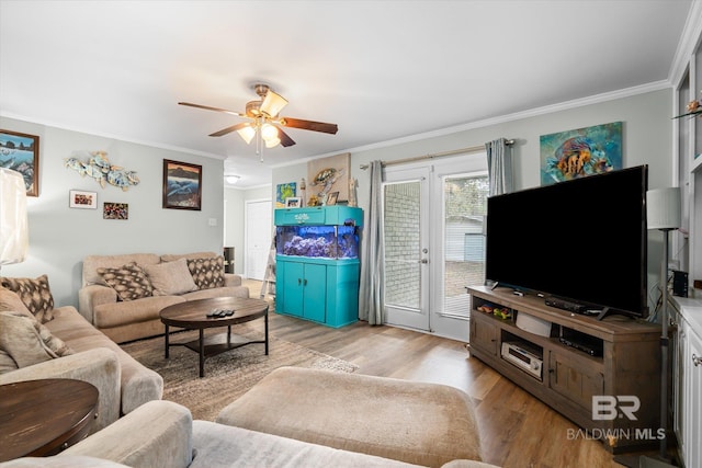 living room featuring light hardwood / wood-style flooring, ceiling fan, and crown molding