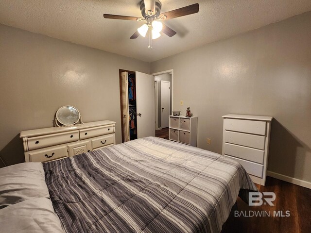 bedroom with hardwood / wood-style flooring, a textured ceiling, a closet, and ceiling fan