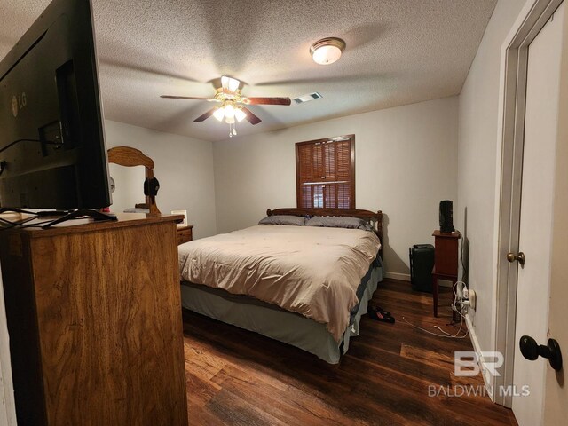 bedroom featuring a textured ceiling, wood-type flooring, and ceiling fan