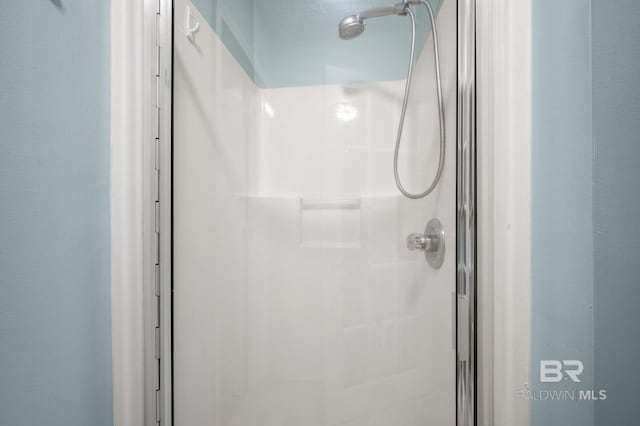 7750 Charleston Oaks Dr, Daphne, AL 36526 - full bath featuring a stall shower